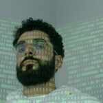 Nederlandse politiemedewerkers gebruikten de omstreden gezichtsherkenningssoftware Clearview AI. Die doorzoekt miljarden foto’s die op een dubieuze manier zijn verzameld. Het gebruik staat bovendien op gespannen voet met privacyrichtlijnen en de AVG.